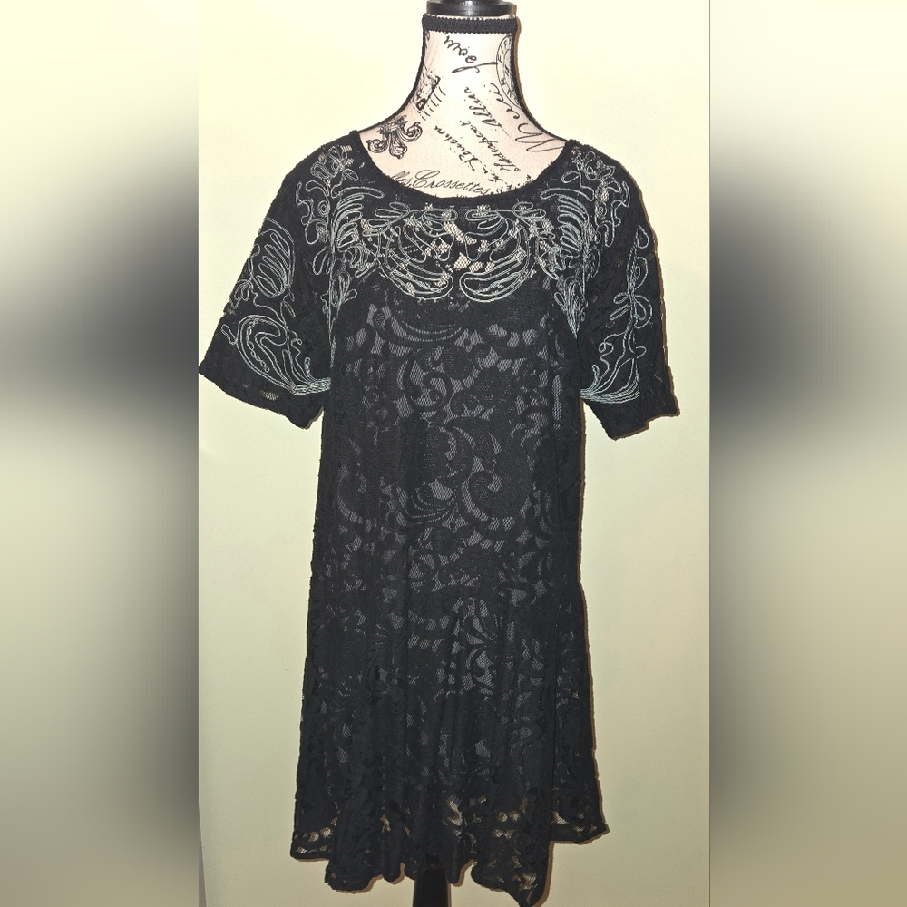 Free People Sz L Black Lace Overlay Dress w/Gray Jersey Lining Short Sleeve